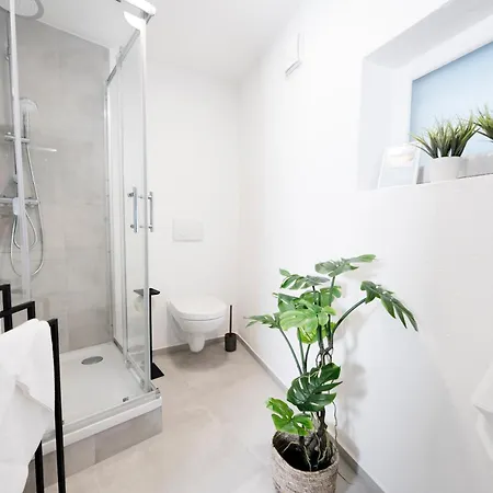 Apartment Kocasa-apartments, Zentrum, Wifi, Balkon, Parkplatz, Waipu-tv, City-apartment 01